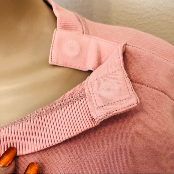 Tommy Hilfiger adaptive sweatshirt w/ magnetic shoulder closures NWOT Sz S - Picture 9 of 12